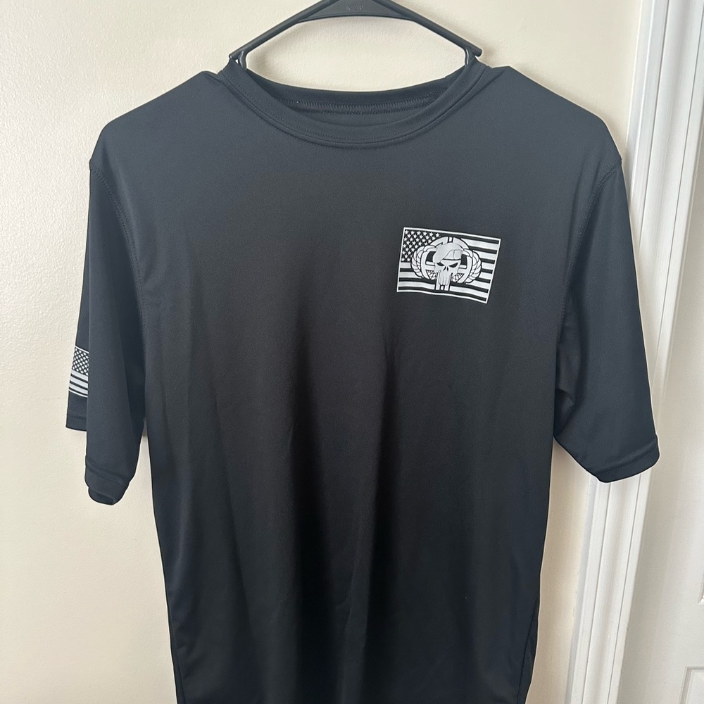 Men’s dry fit airborne graphic tee shirt size small